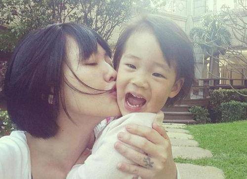 娱乐吃瓜酱妈妈维护女儿